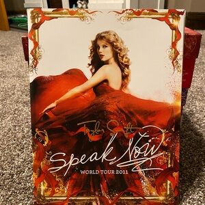 Taylor Swift Speak Now World Tour 2011 Official Tour Book